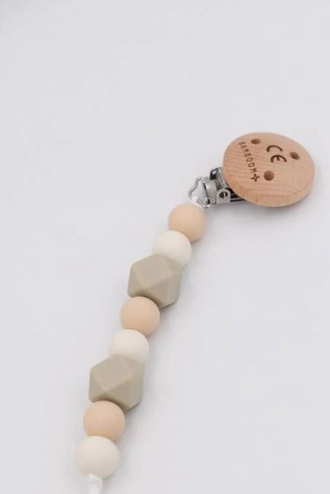 BAMBOOM Catenella portaciuccio in morbido silicone con spilletta in legno di bamboo Panna